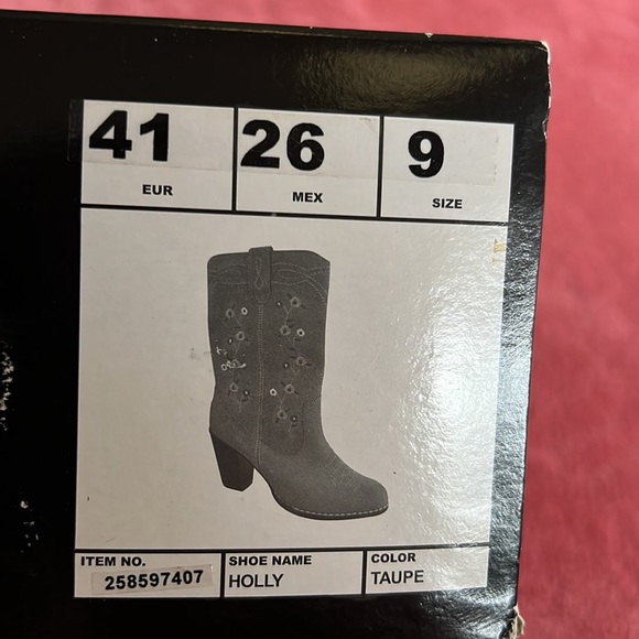 NEW suede flowered cowgirl boots - Picture 8 of 8